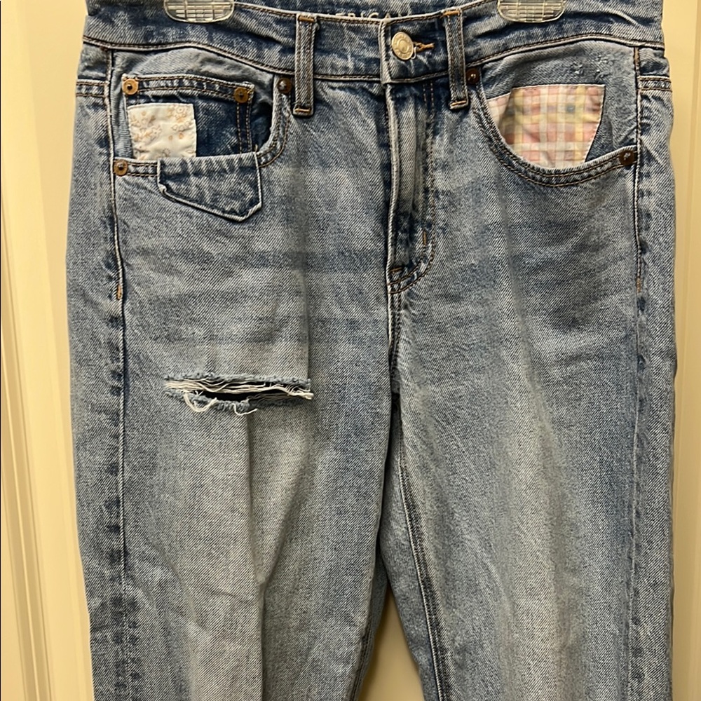 American Eagle Straight Leg Jeans with Distressed Finish, 26 Short